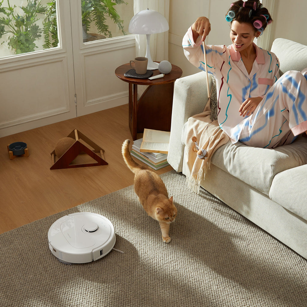 Roborock QR 798 Robot Vacuum and Mop with 10,000 Pa Suction Power and Anti-Tangle Side Brush - White